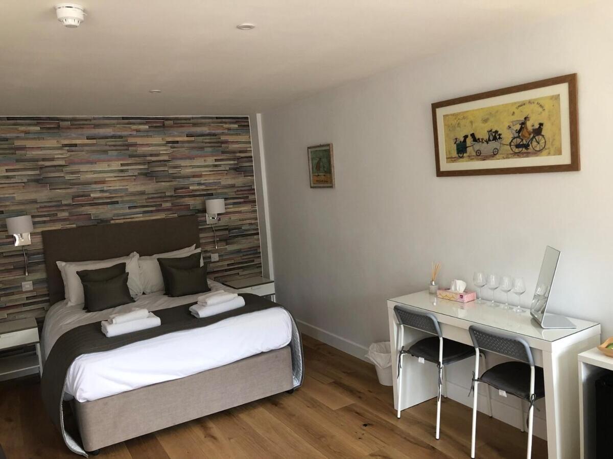 Hamilton Arms Suites Midhurst Room photo