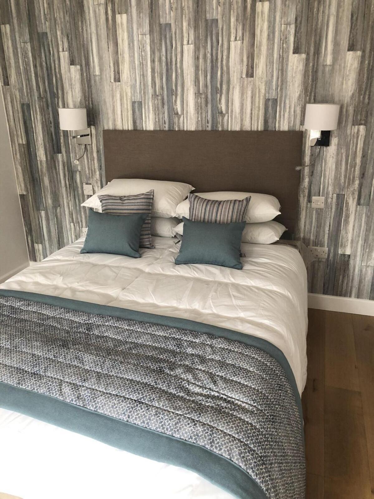 Hamilton Arms Suites Midhurst Room photo