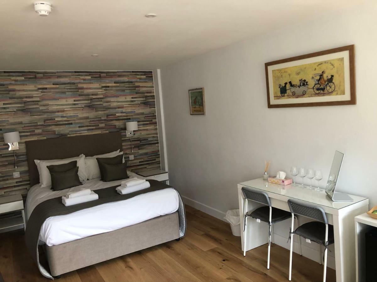 Hamilton Arms Suites Midhurst Room photo